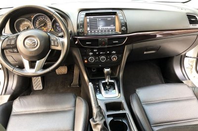 Khoang cabin xe Mazda 6 2015 1