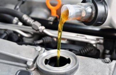 Dầu nhớt cần được thay thế định kỳ để đảm bảo xe luôn hoạt động trong điều kiện tốt nhất Dầu nhớt cần được thay thế định kỳ để đảm bảo xe luôn hoạt động trong điều kiện tốt nhất.