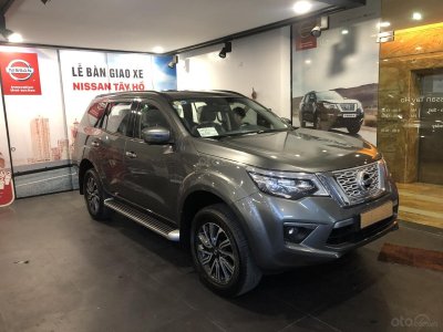 Nissan Terra giảm giá sâu tại đại lý tháng Ngâu.