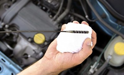 Kiểm tra que thăm dầu hộp số Kiểm tra que thăm dầu hộp số.