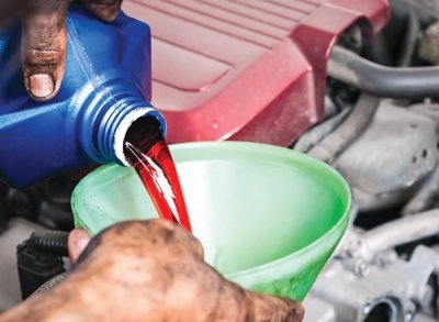 Dầu hộp số thường có màu đỏ hoặc màu xanh Dầu hộp số thường có màu đỏ hoặc màu xanh.