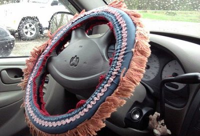 Trang trí các phụ kiện trên vô-lăng tiềm ẩn nguy cơ tai nạn Trang trí các phụ kiện trên vô-lăng tiềm ẩn nguy cơ tai nạn.