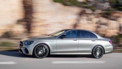 Mercedes-Benz E-Class 2021 cập nhật hấp dẫn hơn.