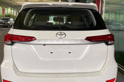 Lộ ảnh Toyota Fortuner 2020 tại đại lý trước ngày ra mắt, đáp trả Kia Sorento 3 Lộ ảnh Toyota Fortuner 2020 tại đại lý trước ngày ra mắt, đáp trả Kia Sorento a3