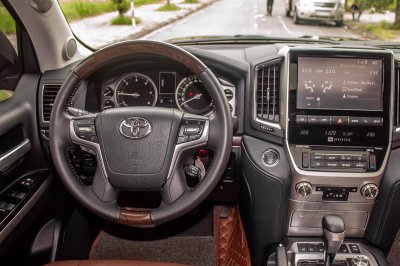 Toyota Land Cruiser cũ nhập Nga bán lại giá cao hơn xe Toyota Land Cruiser cũ nhập Nga bán lại giá cao hơn xe