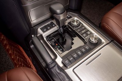 Toyota Land Cruiser cũ nhập Nga bán lại giá cao hơn xe Toyota Land Cruiser cũ nhập Nga bán lại giá cao hơn xe