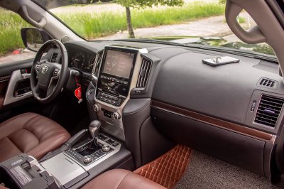 Toyota Land Cruiser cũ nhập Nga bán lại giá cao hơn xe Toyota Land Cruiser cũ nhập Nga bán lại giá cao hơn xe