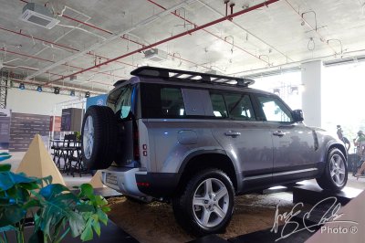 Thiết kế đuôi xe Land Rover Defender.