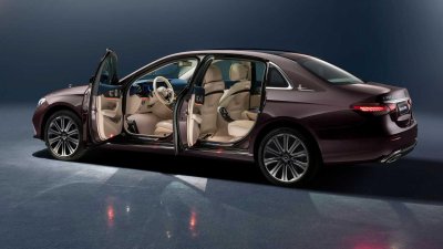 Mercedes E-Class 2021 phiên bản kéo dài đảm bảo sự thoải mái của người dùng.