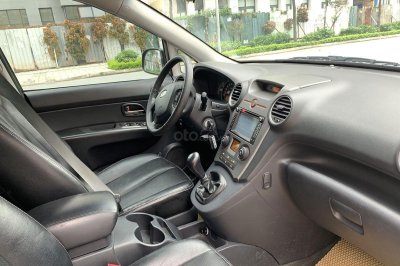 Không gian khoang cabin trên xe Kia Carens 2015 1