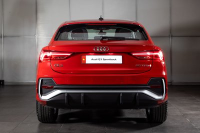 Cản sau của Audi Q3 Sportback được tinh chỉnh lại.