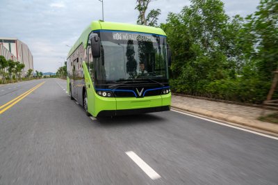 Xe buýt điện VinBus sở hữu nhiều công nghệ hiện đại cho người lái và hành khách 1