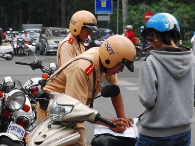 Để chứng minh lỗi "quên', người vi phạm phải mang GPLX đúng thời hạn.