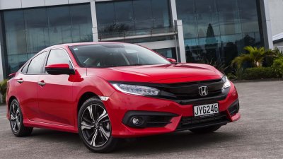 Honda Civic bám sát Camry và thể hiện độ cuốn hút khó bỏ qua Honda Civic bám sát Camry và thể hiện độ cuốn hút khó bỏ qua.