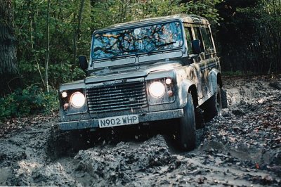 Land Rover Defender huyền thoại có cơ hội hồi sinh dưới tay Bowler Land Rover Defender huyền thoại có cơ hội hồi sinh dưới tay Bowler.
