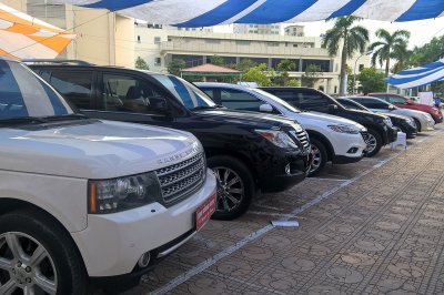Thay vì lựa chọn xe mới, xe cũ vẫn là một phương án ưu tiên đối với những khách hàng không quá dư dả về tài chính Thay vì lựa chọn xe mới, xe cũ vẫn là một phương án ưu tiên đối với những khách hàng không quá dư dả về tài chính.
