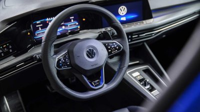 Volkswagen Golf R 2022 bắt mắt với từng chi tiết.