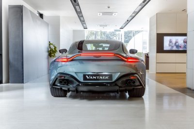 Aston Martin Vantage Dark Knight Edition hứa hẹn mang đến trải nghiệm lái tuyệt đỉnh Aston Martin Vantage Dark Knight Edition hứa hẹn mang đến trải nghiệm lái tuyệt đỉnh.