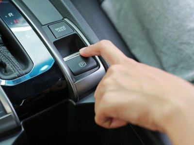 Phanh điện tử trên ô tô Phanh điện tử trên ô tô.