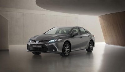 2020 Toyota Camry Hybrid vs 2020 Hyundai Sonata Hybrid Gas mileage drive  review
