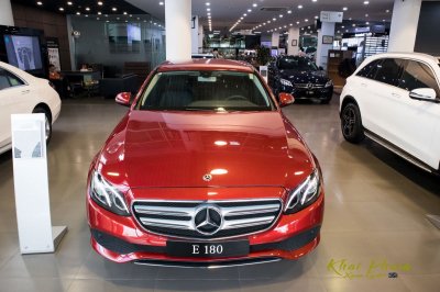 Mercedes-Benz E180 là phiên bản mới nhất của dòng E-Class.