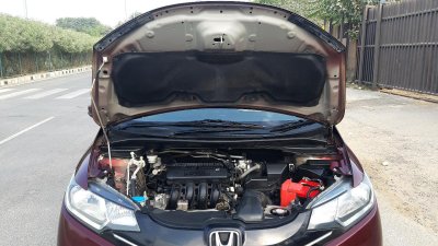 Kiểm tra tình trạng ghế và bọc Kiểm tra tình trạng ghế và bọc.