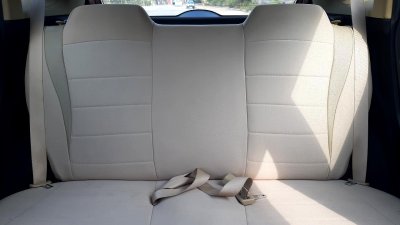 Kiểm tra tình trạng ghế và bọc Kiểm tra tình trạng ghế và bọc.