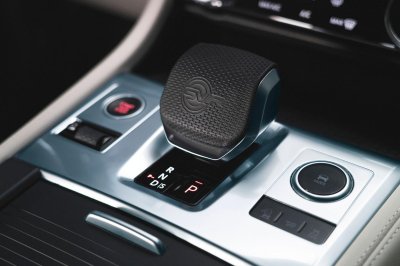 Jaguar F-PACE SVR hấp dẫn và thể thao Jaguar F-PACE SVR hấp dẫn và thể thao.
