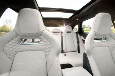 Jaguar F-PACE SVR đảm bảo khả năng phục vụ cao Jaguar F-PACE SVR đảm bảo khả năng phục vụ cao.
