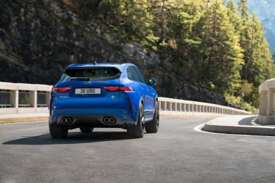 Jaguar F-PACE SVR mạnh mẽ hơn bao giờ hết.