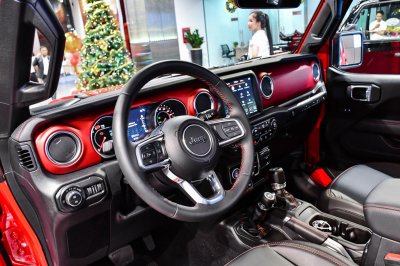 Jeep Wrangler Rubicon bản 2 cửa cập bến Việt Nam giá 3526 tỷ đồng  Xe 360