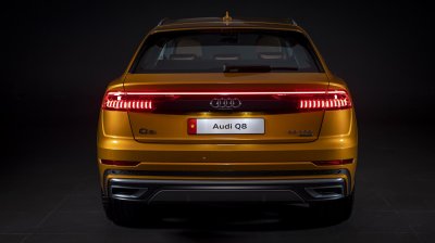 Audi Q8 2021 rộng hơn Q7 nhưng ngắn hơn và thấp hơn. Audi Q8 2021 rộng hơn Q7 nhưng ngắn hơn và thấp hơn.1