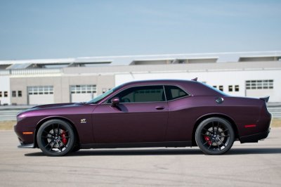 Dodge Challenger Scat Pack bắt mắt và hấp dẫn.