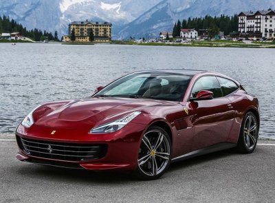 Ferrari GTC4Lusso 1