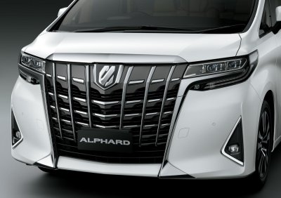 Phần đầu Toyota Alphard 2021 có nhiều điểm giống xe Lexus 1