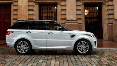 Range Rover Sport mạnh mẽ và cuốn hút hơn nữa.