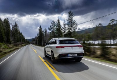 Mercedes EQC bổ sung thêm bản cơ sở và bản thể thao Mercedes EQC bổ sung thêm bản cơ sở và bản thể thao.