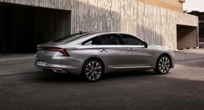 Sedan Kia K8 lộ diện với logo hoàn toàn mới - Ảnh 2 Sedan Kia K8 lộ diện với logo hoàn toàn mới - Ảnh 2.