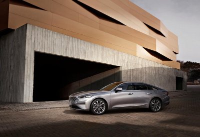 Sedan Kia K8 lộ diện với logo hoàn toàn mới - Ảnh 1 Sedan Kia K8 lộ diện với logo hoàn toàn mới - Ảnh 1.