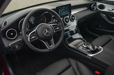 Không gian nội thất xe Mercedes-Benz C180 AMG 2021 1