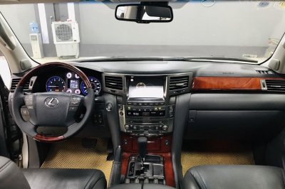 Khoang cabin xe Lexus LX 570 2008 1