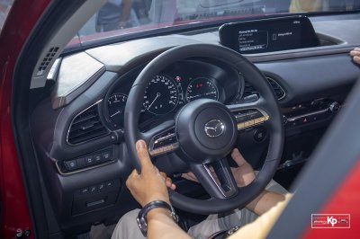 Khoang nội thất của Mazda CX-30 có thiết kế sang trọng, thời thượng 1