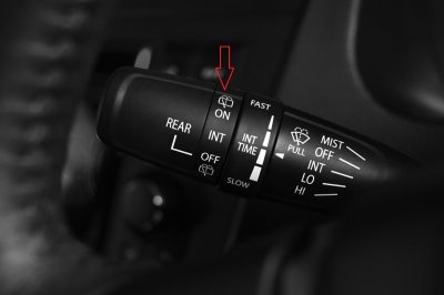 Vị trí phun nước rửa kính Vị trí phun nước rửa kính.