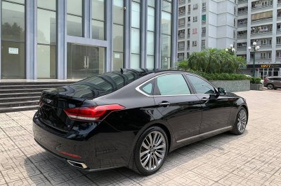 Genesis G80 2017.