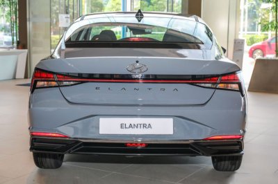 Ngắm Hyundai Elantra 2021 "bằng xương, bằng thịt" tại đại lý, đối thủ lớn của Cerato, Mazda 3 a2