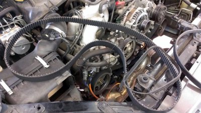 Dây cu-roa bị đứt hoặc kẹt Dây cu-roa bị đứt hoặc kẹt.