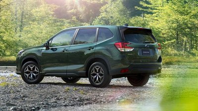 Subaru Forester 2022 bảo toàn thiết kế quen thuộc.