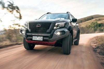 Bản off-road cao cấp Nissan Navara Pro-4X Warrior ra mắt.