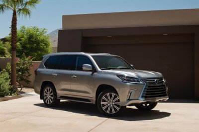 Xe ô tô 7 chỗ Lexus LX 570 2016.
