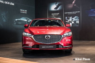 Mazda 6 đang có mức giá thấp nhất phân khúc khi chỉ từ 889 - 1,029 tỷ đồng. 